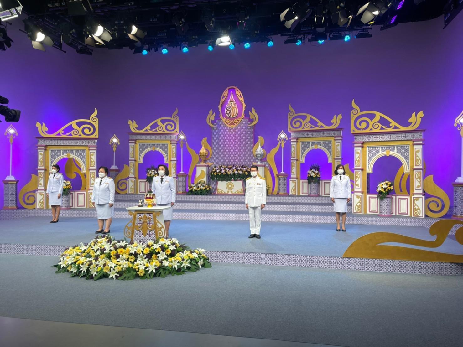ร่วมบันทึกเทปถวายพระพร 8