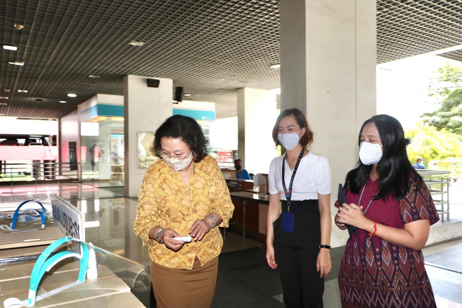 รับมอบหน้ากาก KN952