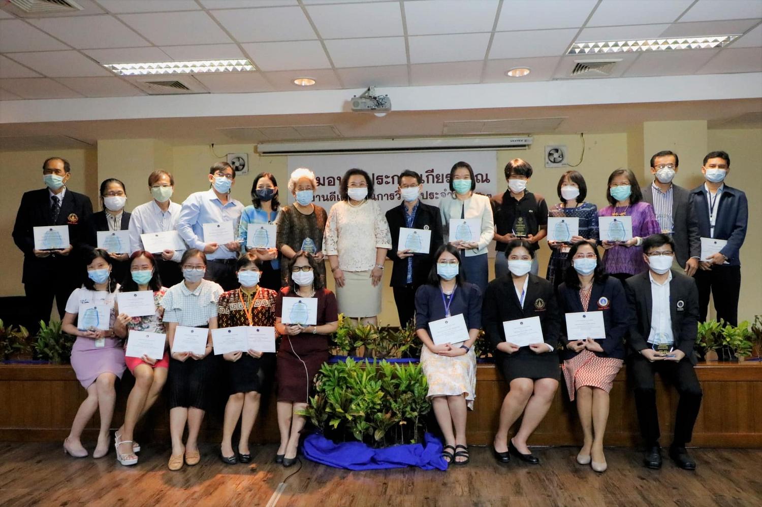พิธีมอบโล่ประกาศเกียรติคุณ 34