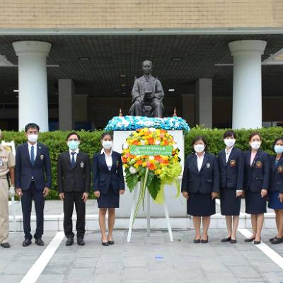 พิธีวางพวงมาลา9