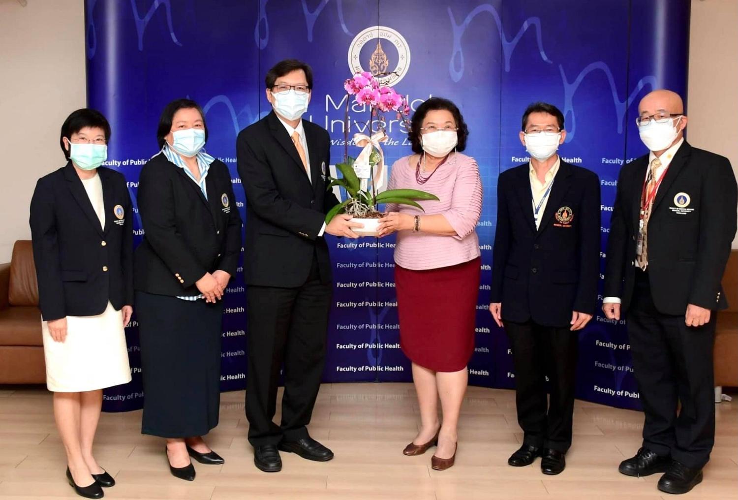 แสดงความยินดี4