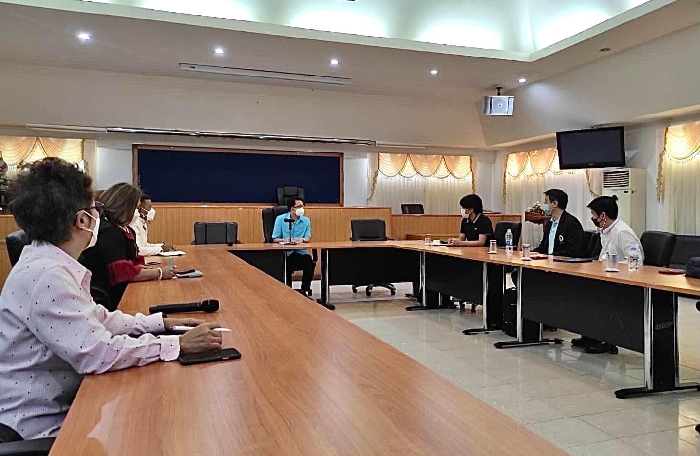 พบนายกเทศมนตรีสูงเนิน4