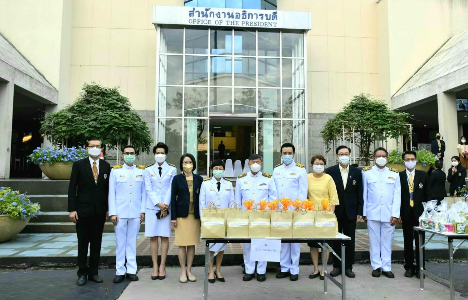 รัชกาลที่ ๙1