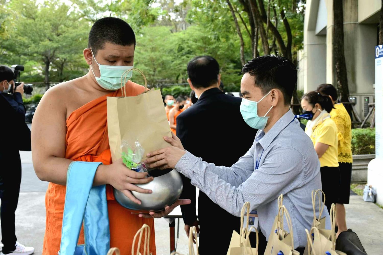 รัชกาลที่ ๙5
