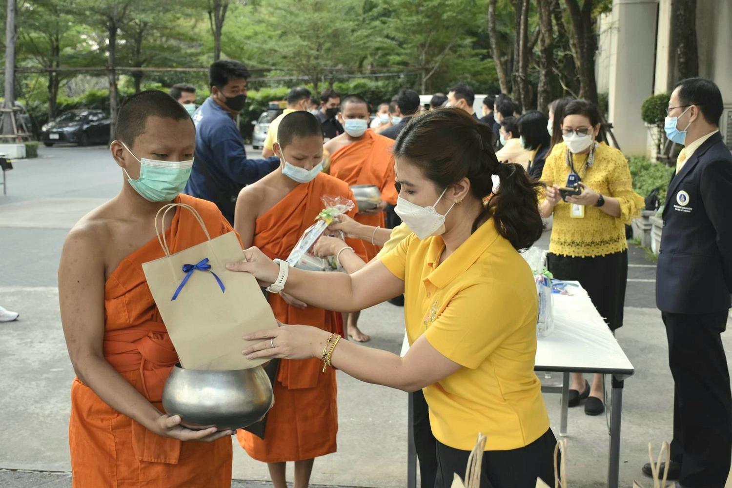 รัชกาลที่ ๙6