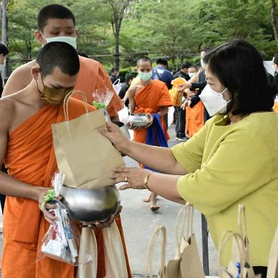 รัชกาลที่ ๙4