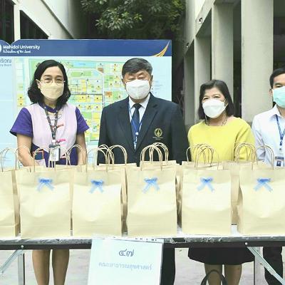 ร่วมพิธีทำบุญตักบาตร1