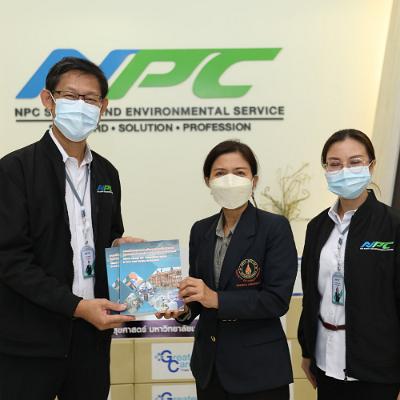รับมอบชุดกาวน์กันน้ำ5