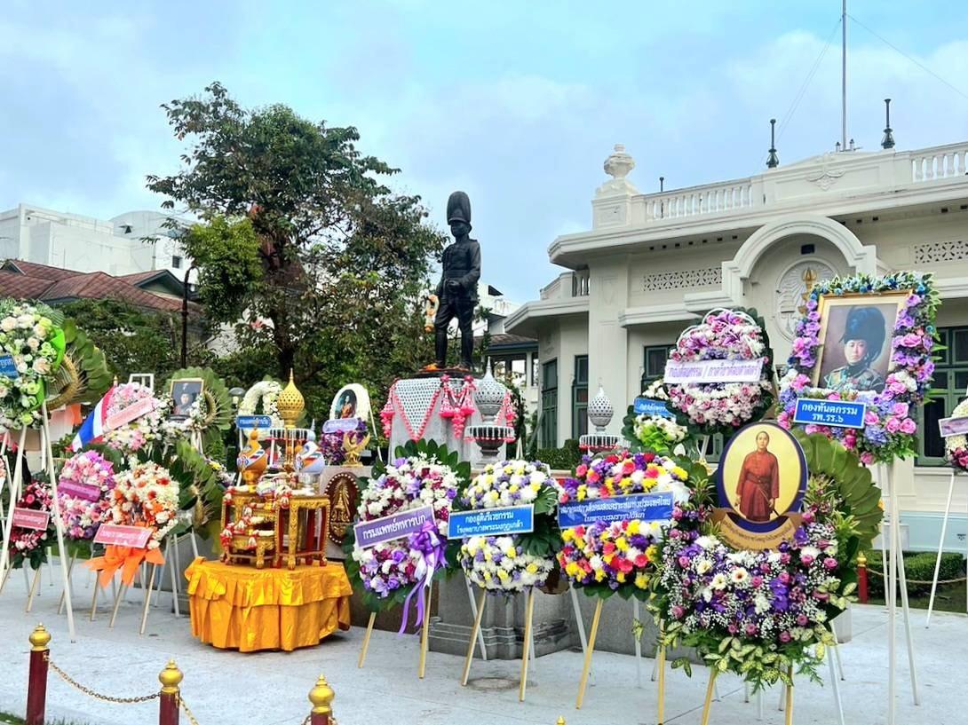 พิธีวางพวงมาลาถวายสักการะ1